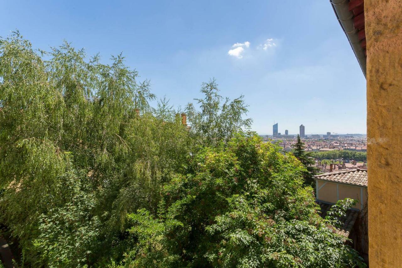 Sur Les Hauteurs Du Vieux Lyon Bagian luar foto