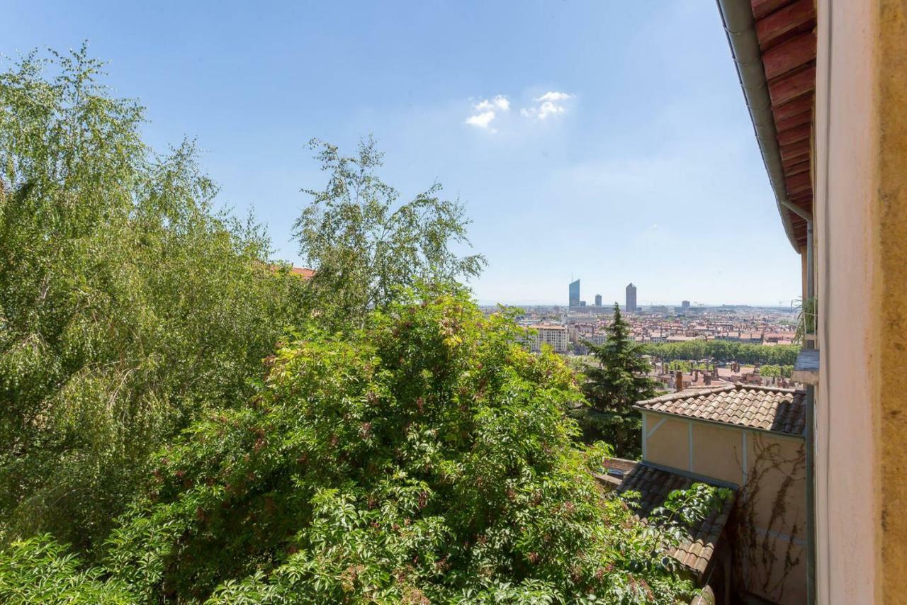 Sur Les Hauteurs Du Vieux Lyon Bagian luar foto