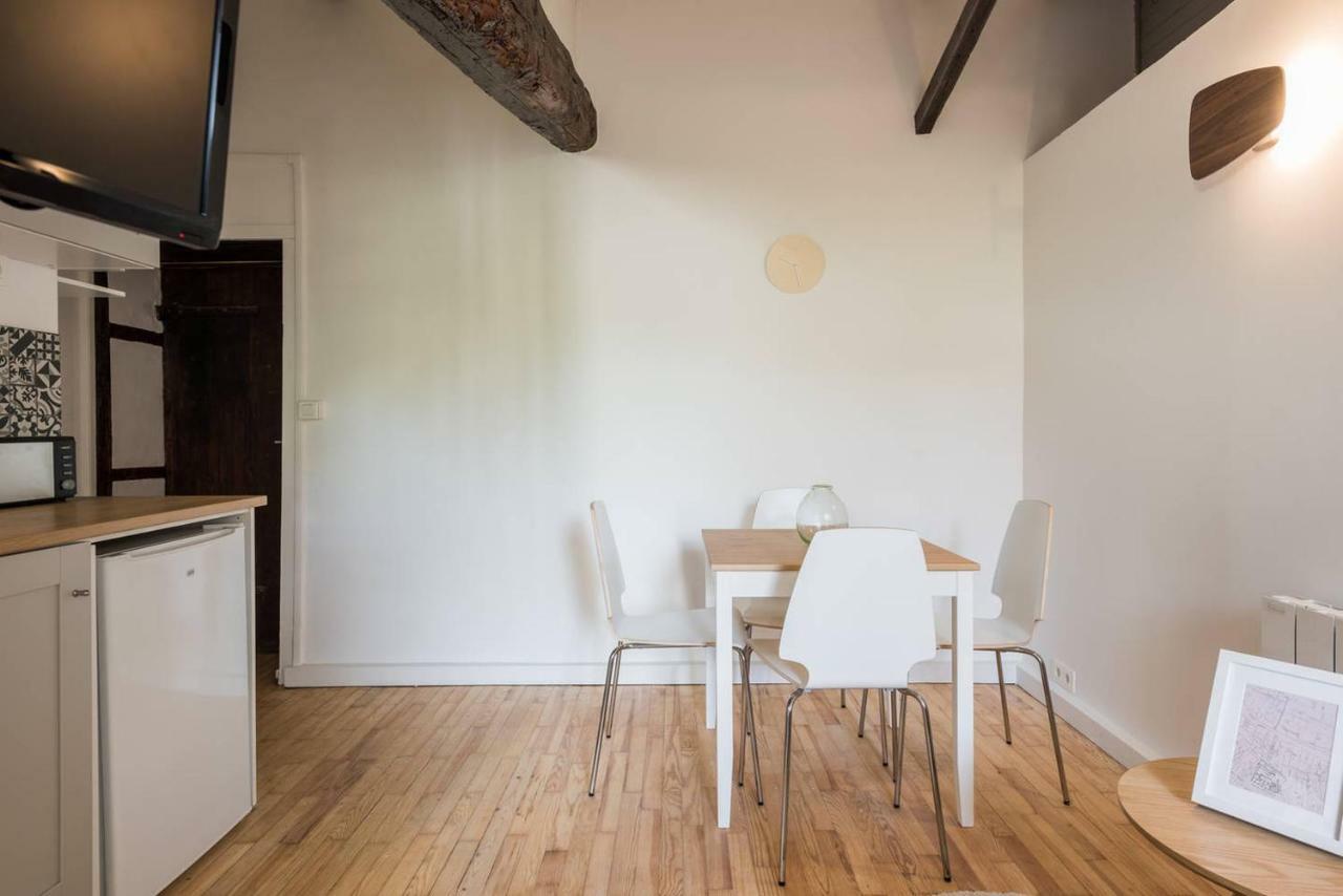 Sur Les Hauteurs Du Vieux Lyon Bagian luar foto